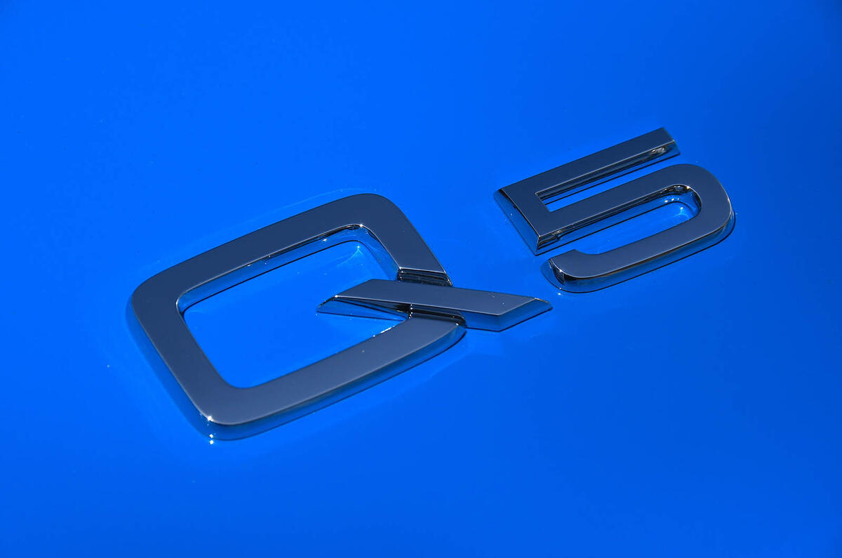 Audi Q5 55 TFSIe quattro badge