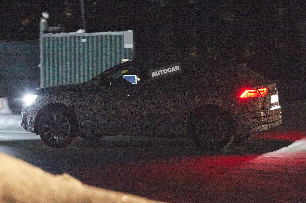 2018 Audi Q8 flagship SUV spotted testing in Scandinavia