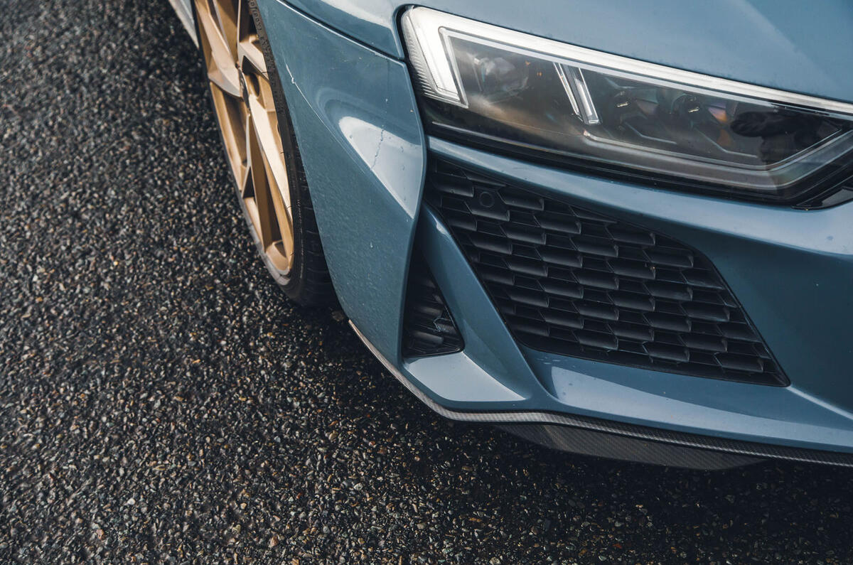 Audi R8 V10 Performance RWD Edition front vent close