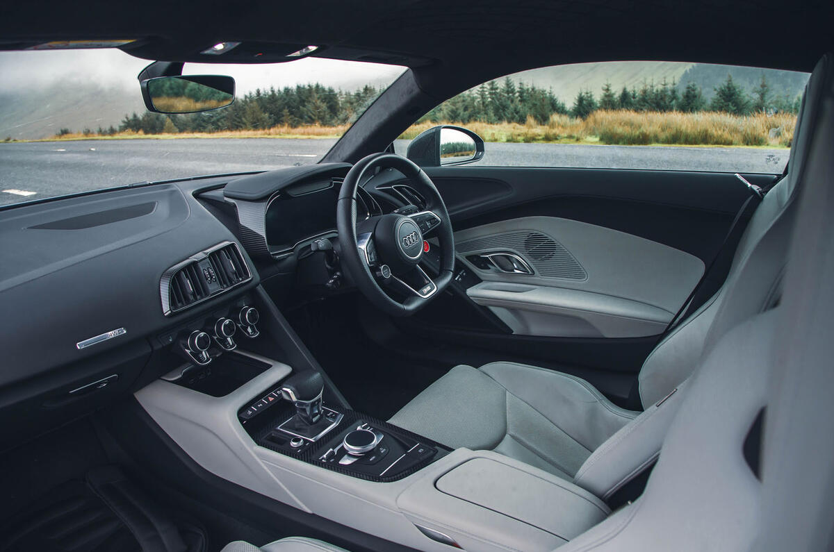 Audi R8 V10 Performance RWD Edition interior wide