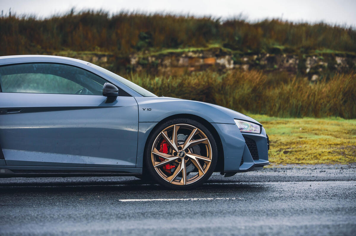 Audi R8 V10 Performance RWD Edition side front