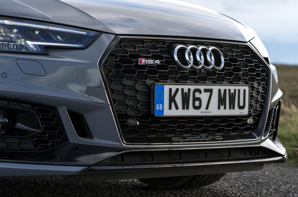 audi-rs4-avant-front-grille.jpg?itok=KeU