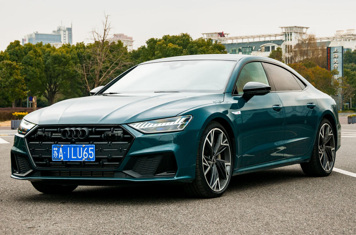 Audi A7L avant statique