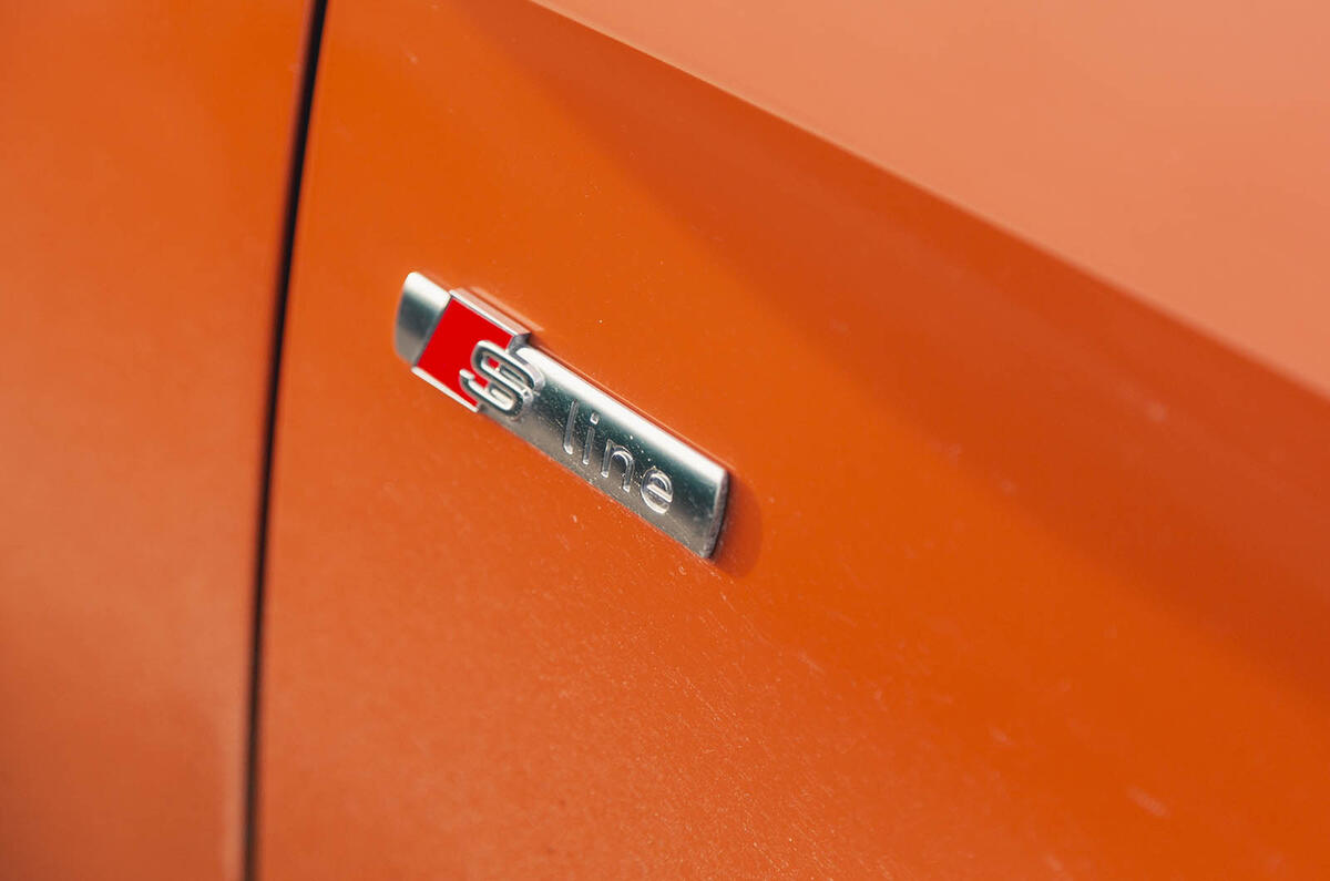 Audi Q3 45 TFSIe badge