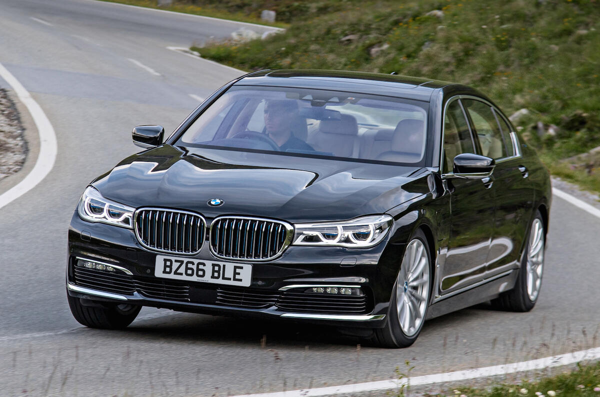 BMW 740 Le xDrive cornering