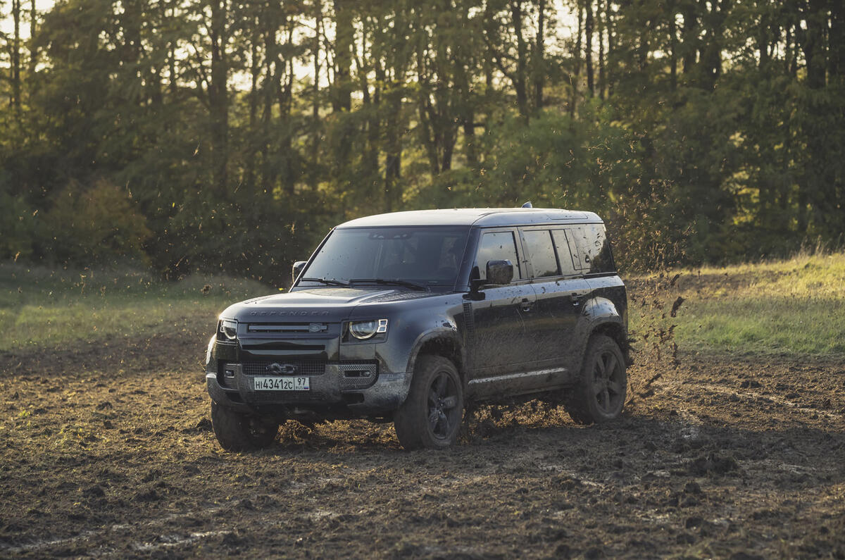 New Land Rover Defender To Star In 25th James Bond Film