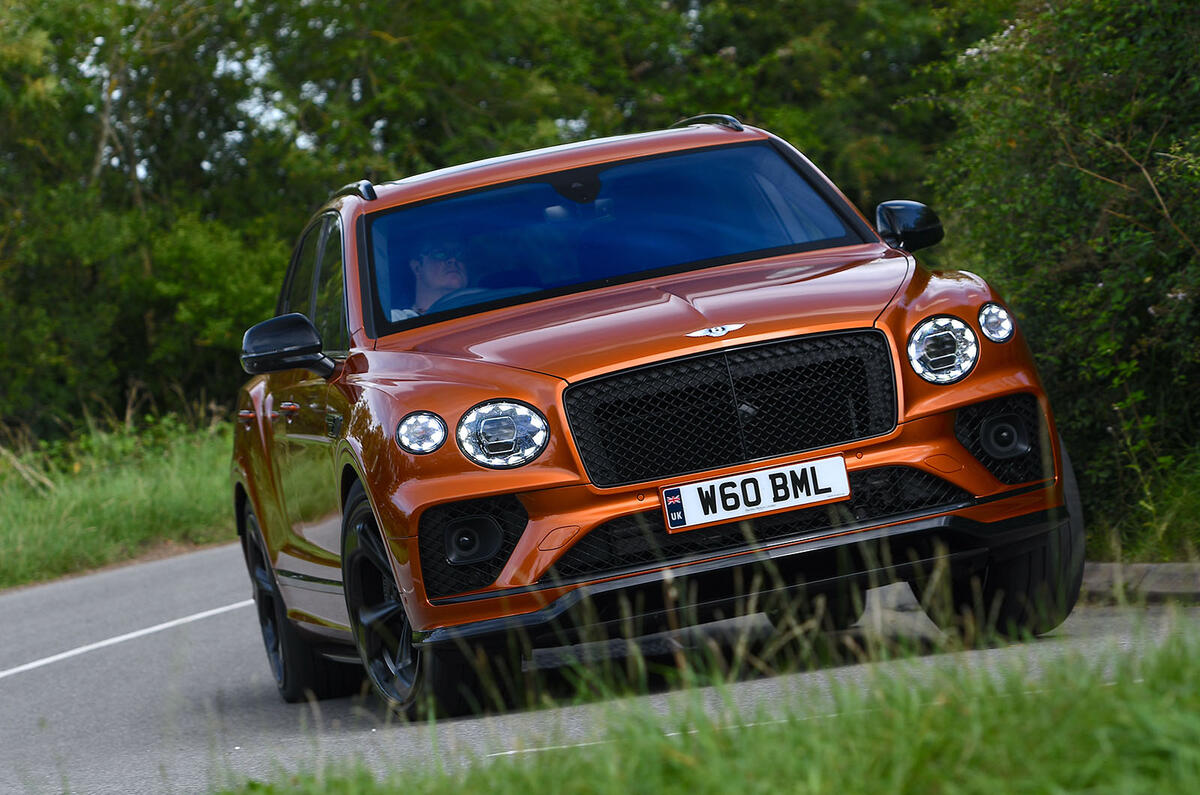 bentley bentayga s hybrid 01 cornering front