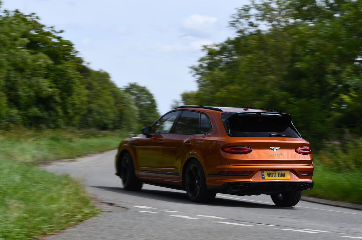 bentley bentayga s hybrid 05 action