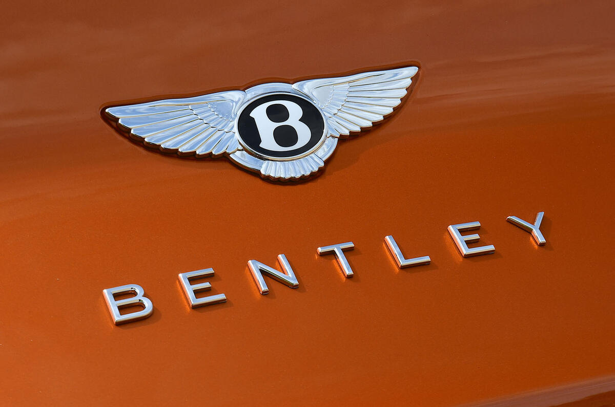 bentley bentayga s hybrid 21 badge