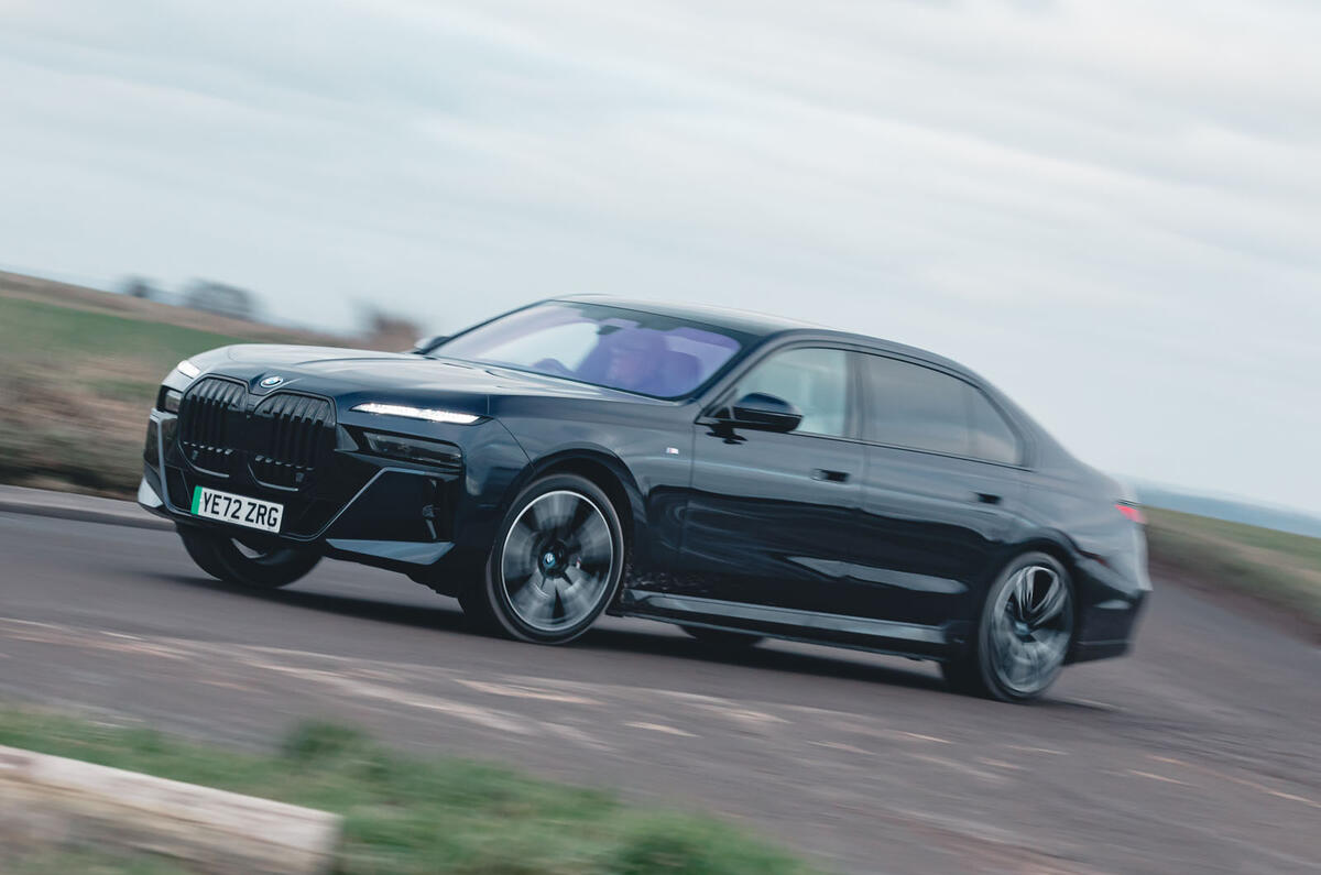 BMW i7 2023 front quarter tracking