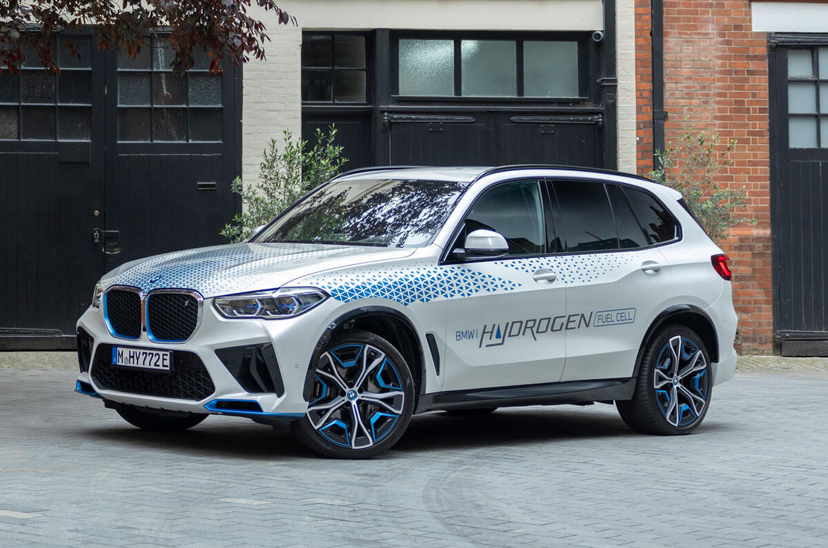 BMW iX5 hydrogen front quarter