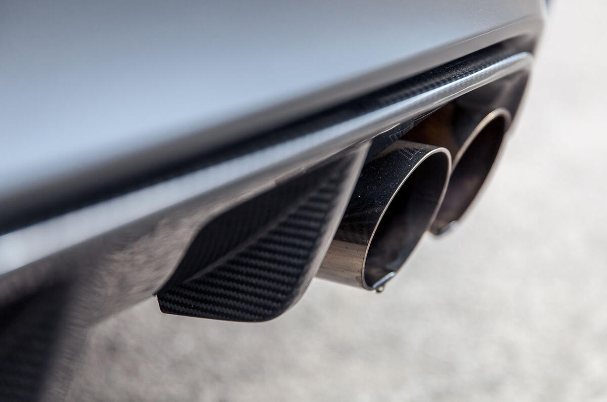Quad BMW M4 GTS exhausts