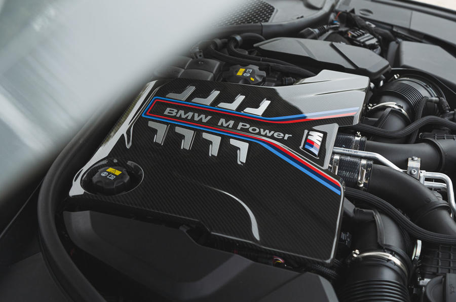BMW M8 2022 014 moteur