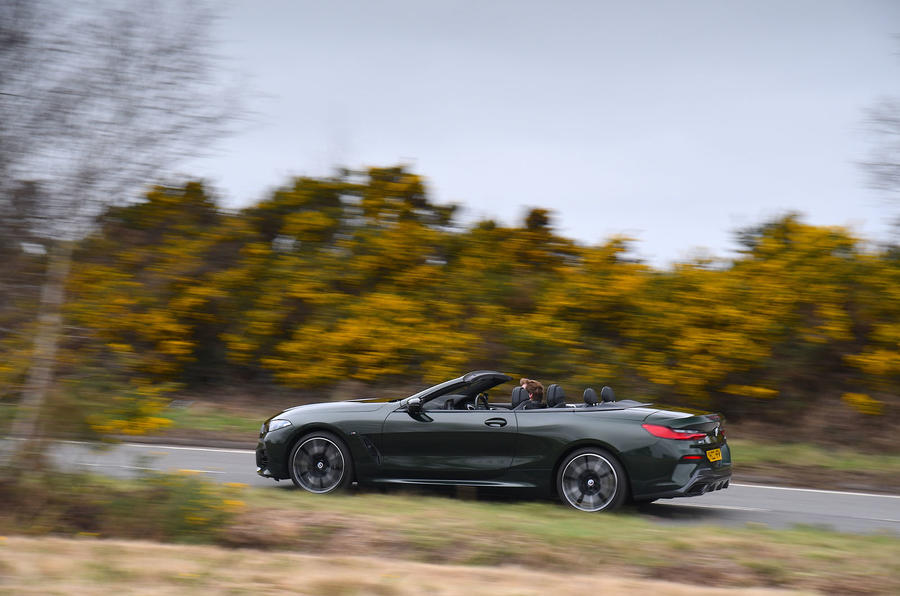 bmw m850i 2023 002 panning roof down