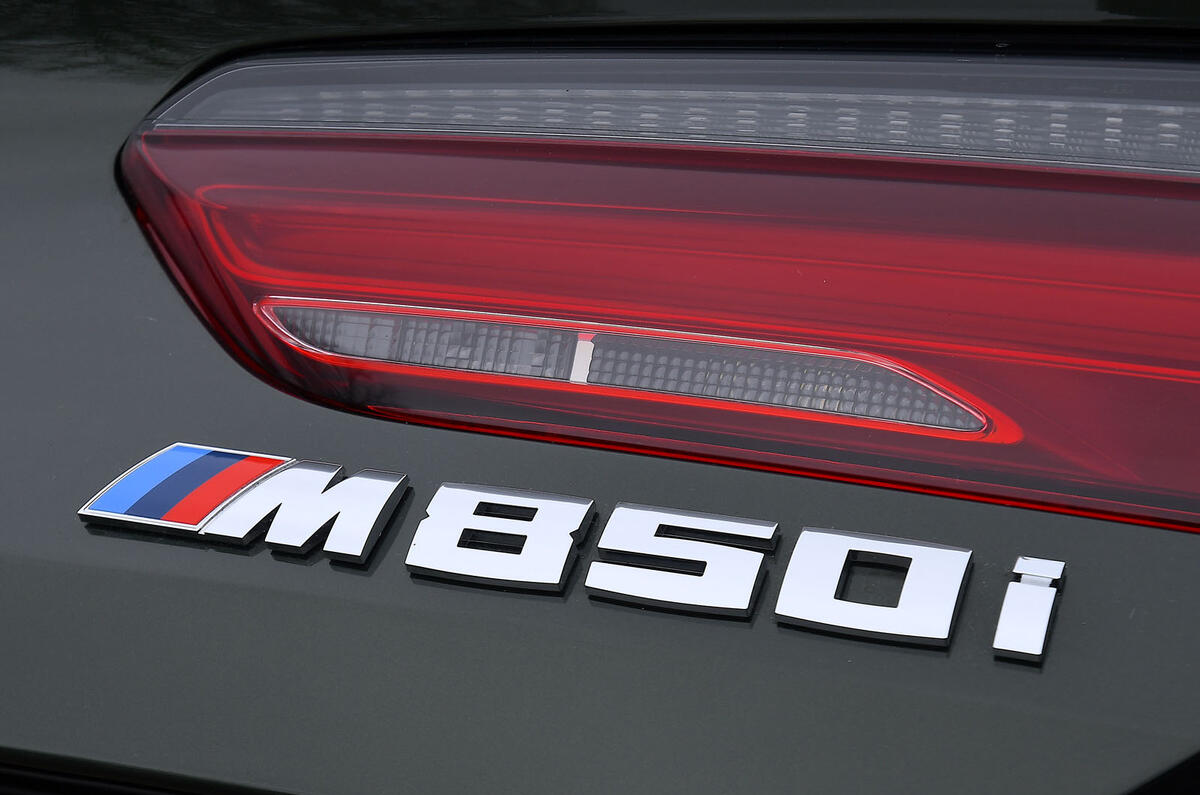 bmw m850i 2023 016 badge