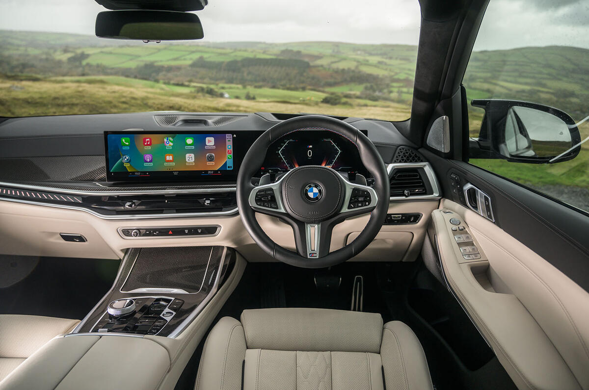 bmw x7 review 2023 09 dash