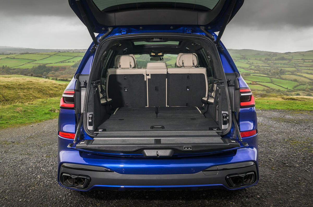 bmw x7 review 2023 12 boot