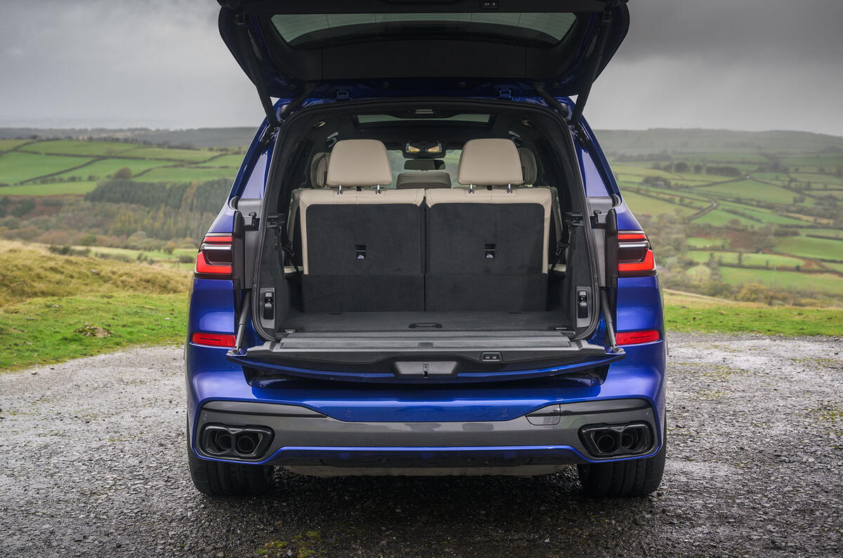 bmw x7 review 2023 13 boot