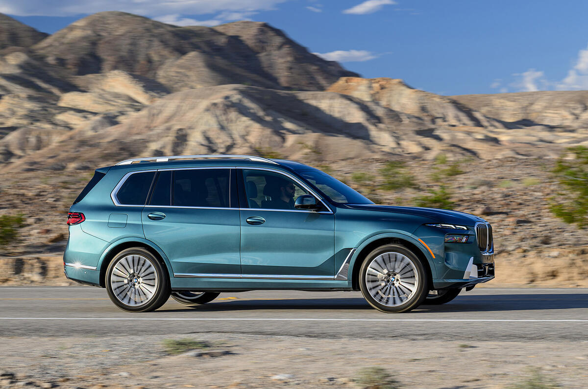 bmw x7 xdrive40i 02 panoramique latéral