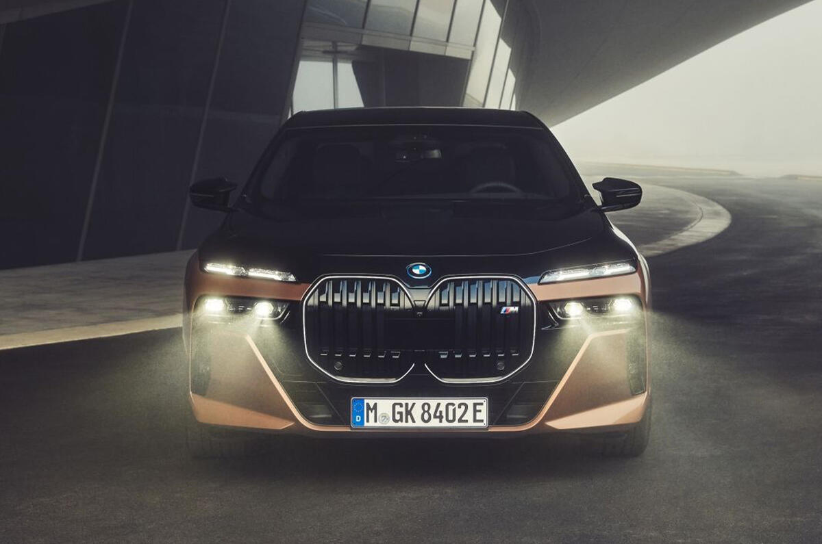 BMW i7 M70 front lights