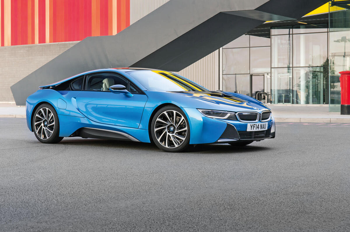 BMW i8 press shot - side