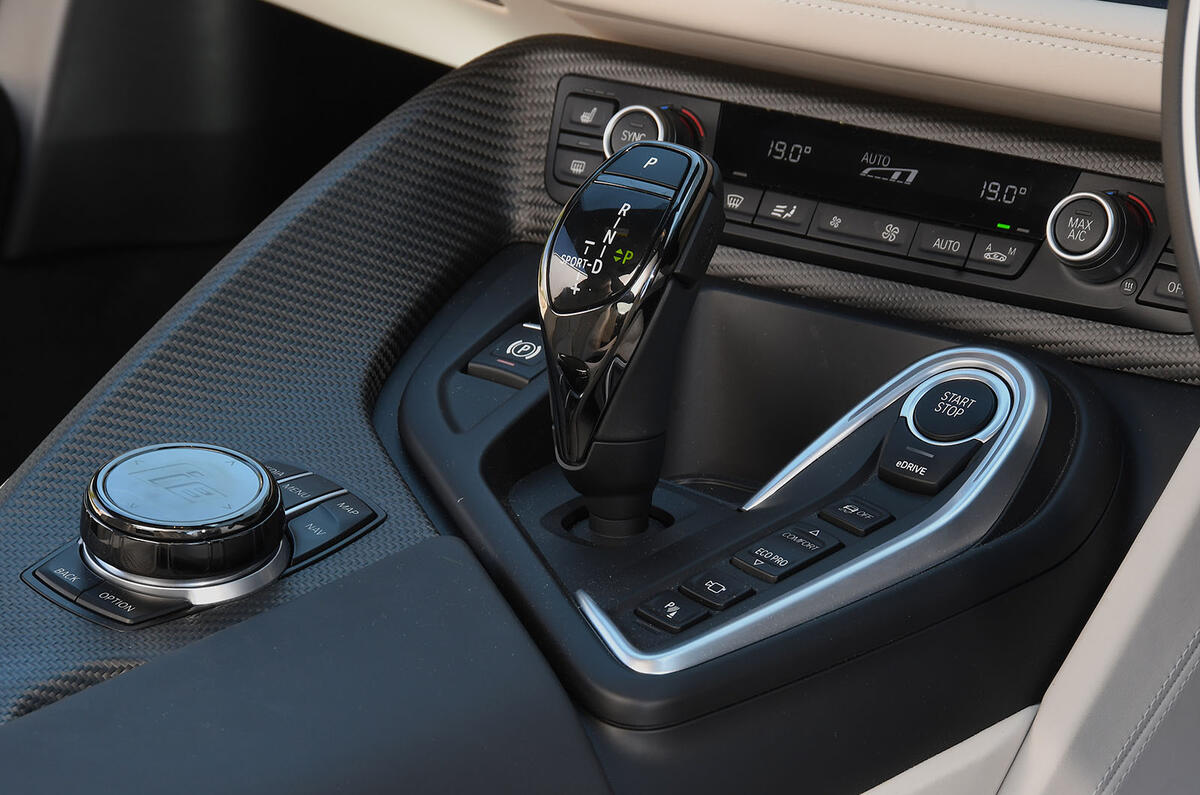 BMW i8 centre console