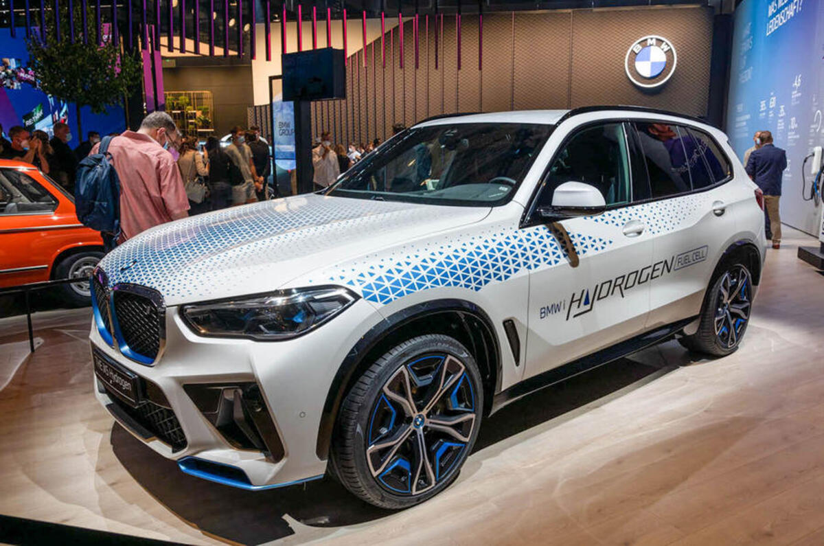 BMW iX5 hydrogen static front