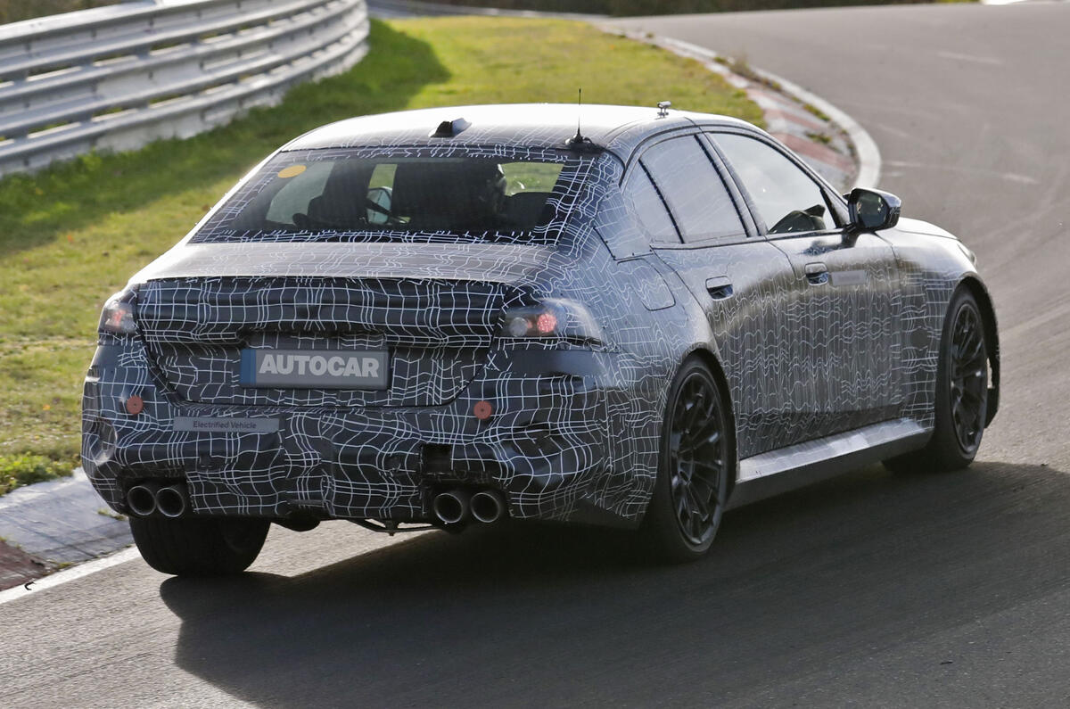 BMW M5 spied driving track rear3 4 1
