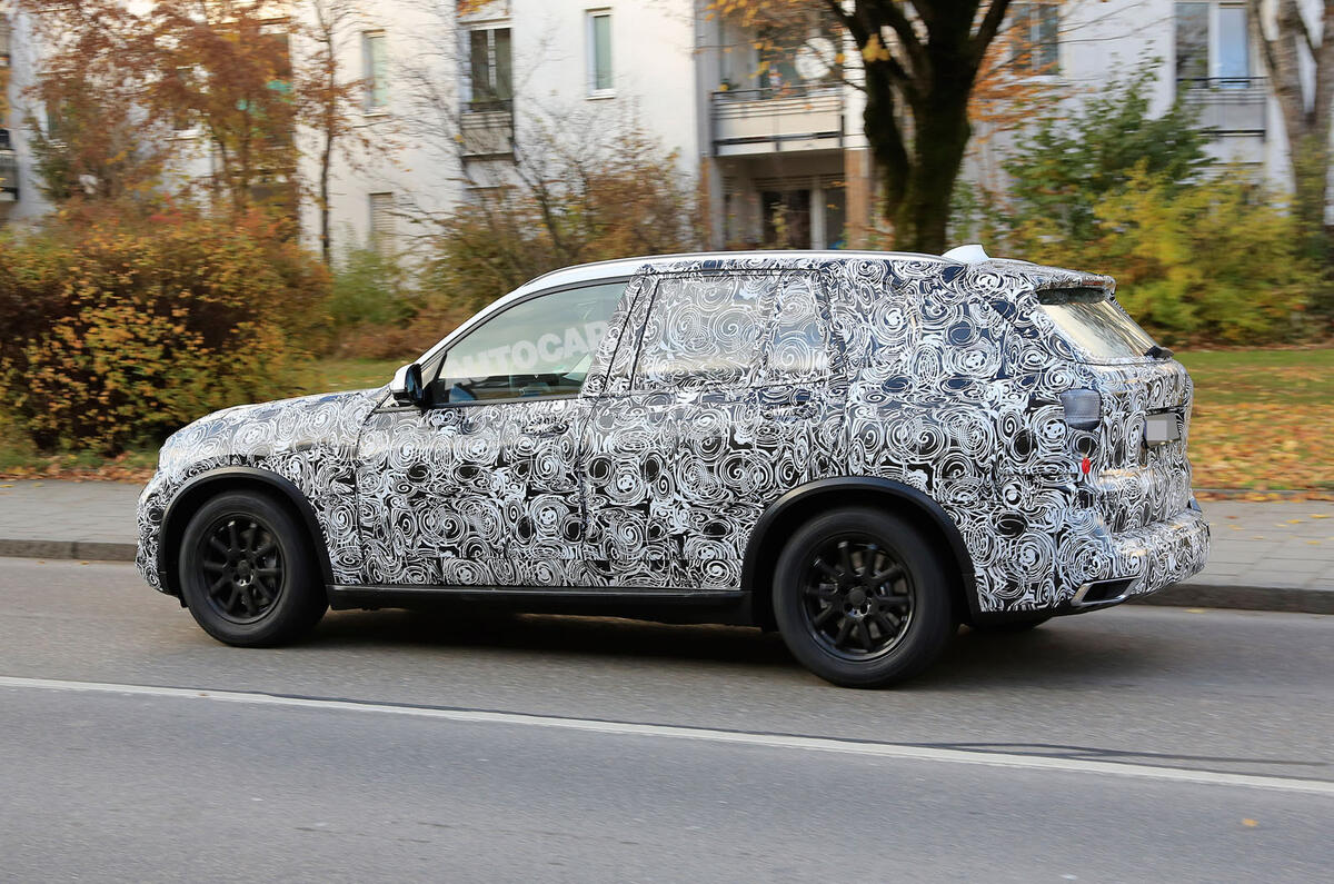 2018 BMW X5 spotted in new bodywork