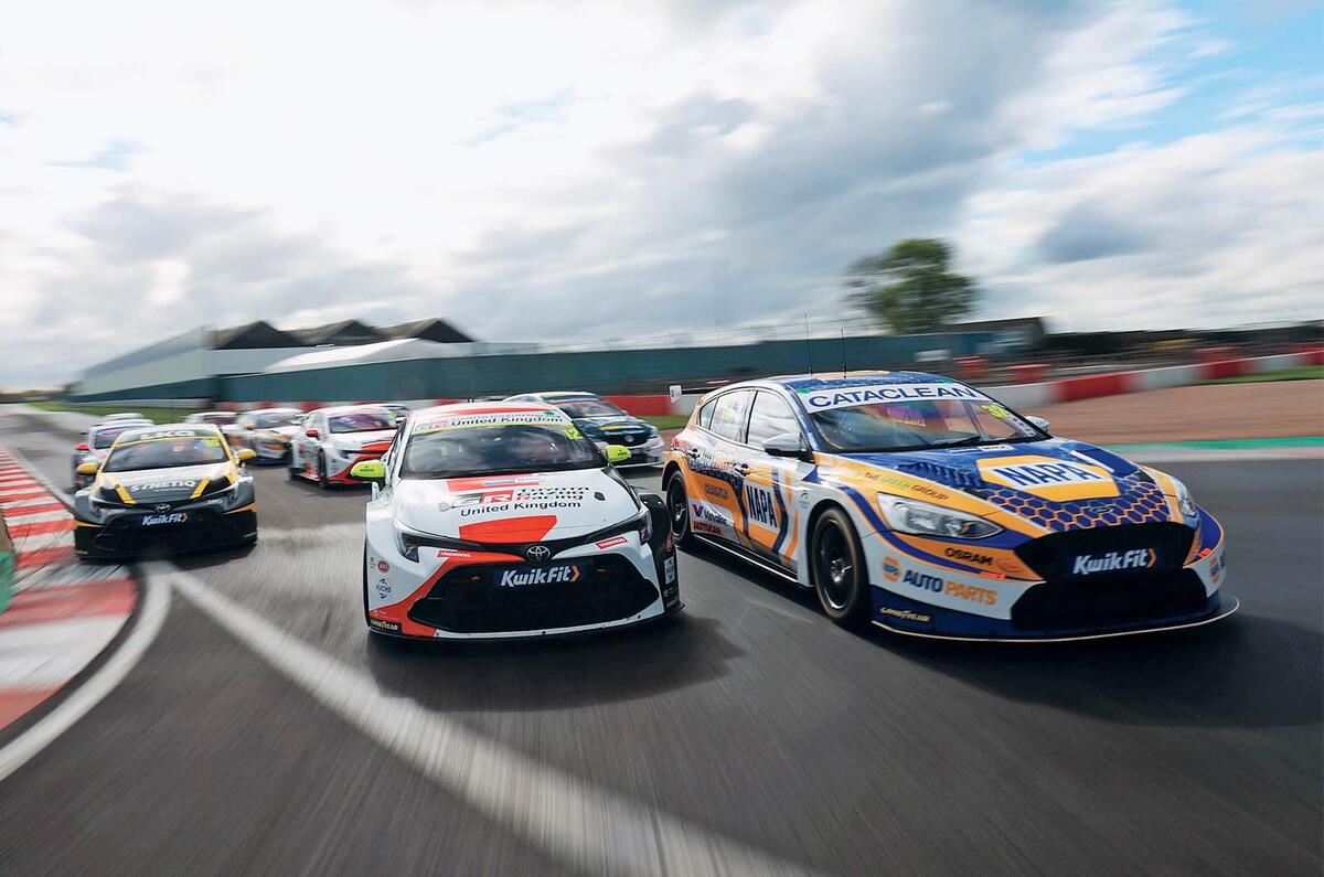 BTCC racing cars front dynamic