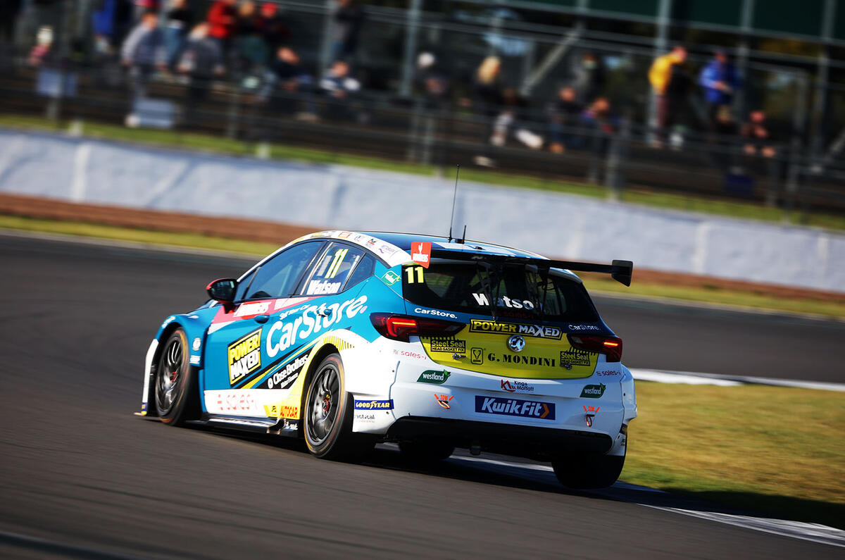 BTCC Mondini cornering
