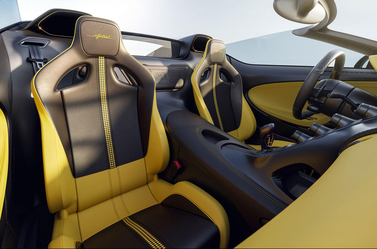 داخلی رودستر بوگاتی میسترال