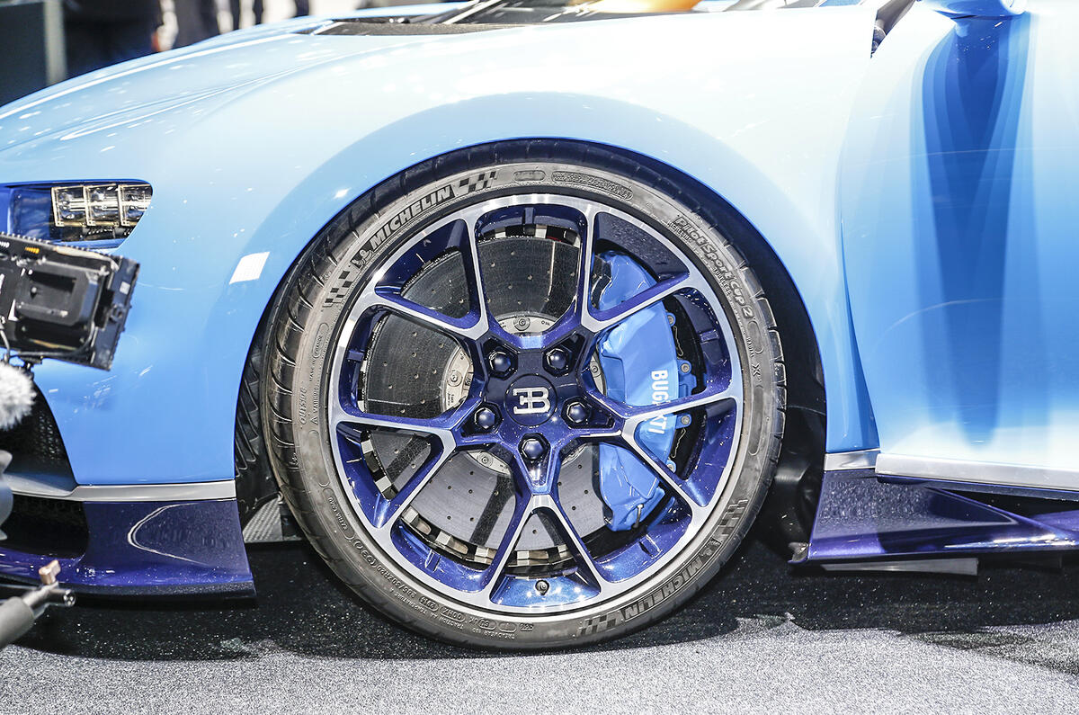 2016 Bugatti Chiron Every Detail On The Veyron S 260mph Successor