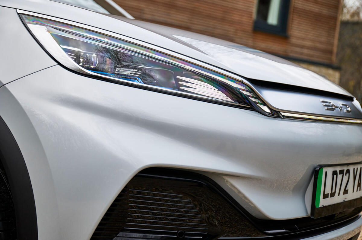 byd atto 3 2023 07 headlight