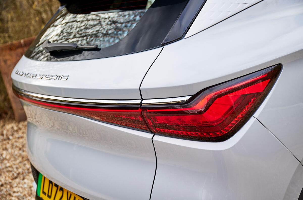 byd atto 3 2023 09 rear light