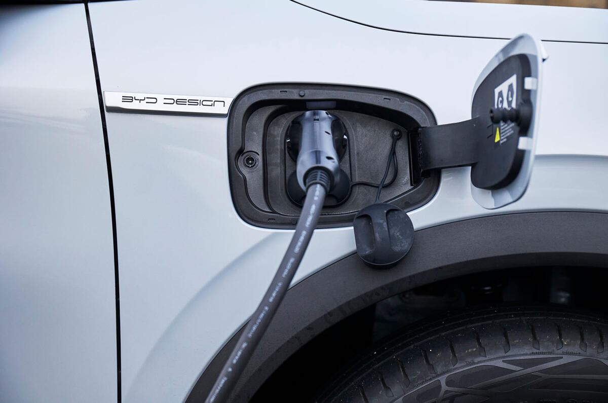 byd atto 3 2023 11 charger