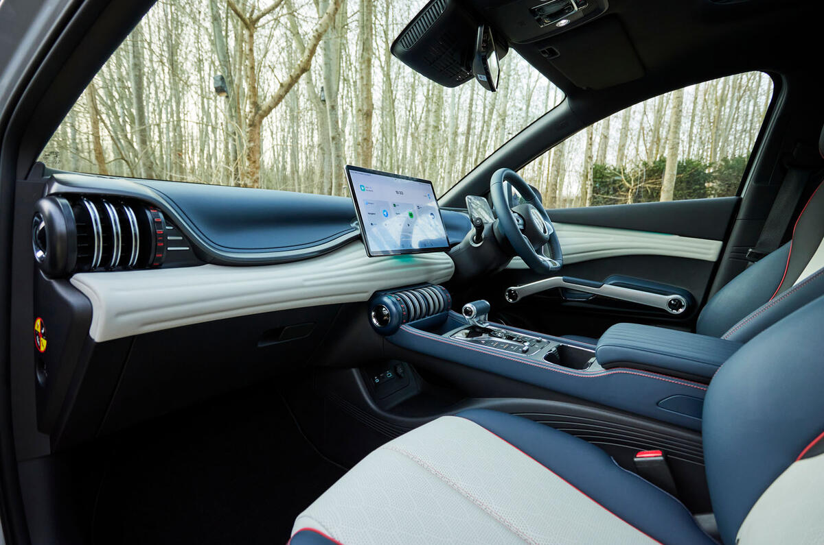 byd atto 3 2023 interior details 38 interior