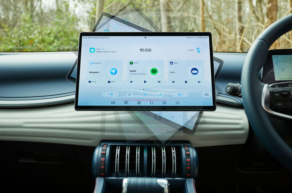 byd atto 3 2023 interior details 39 screen