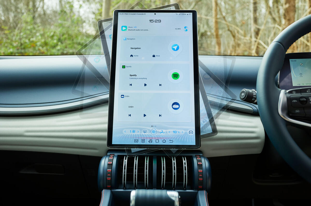 byd atto 3 2023 interior details 40 