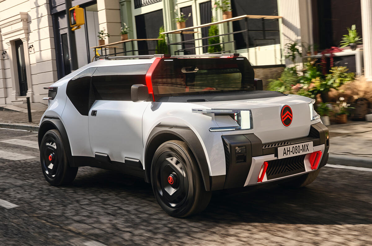 Citroen Oli 2022 front quarter tracking
