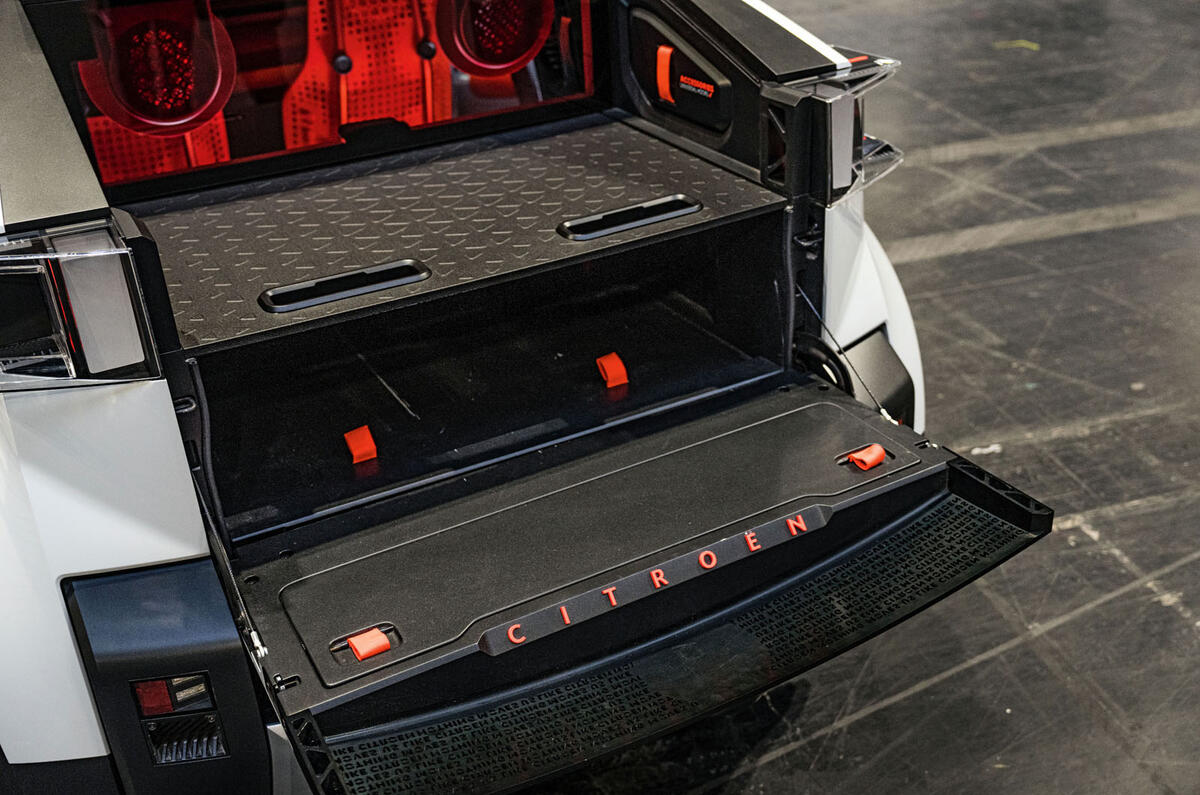 Citroen Oli prototype drive rear boot
