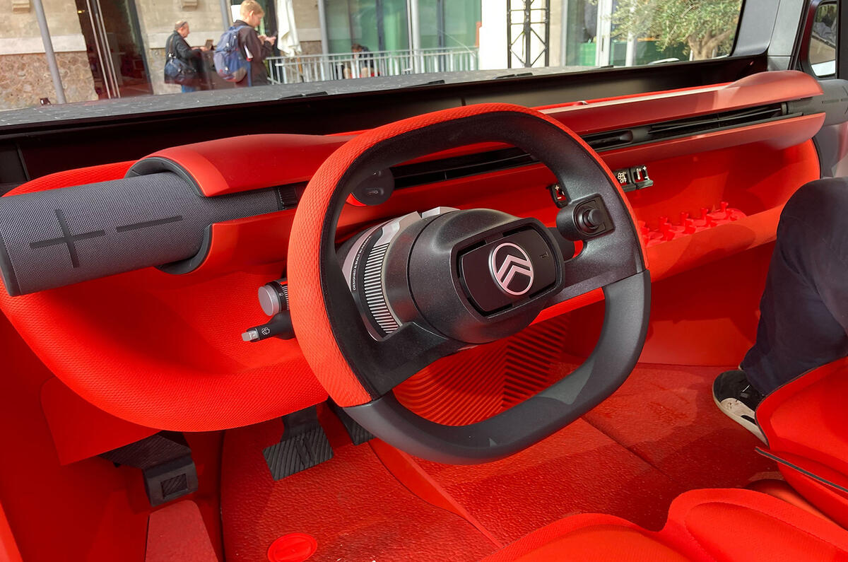 Citroen Oli steering wheel