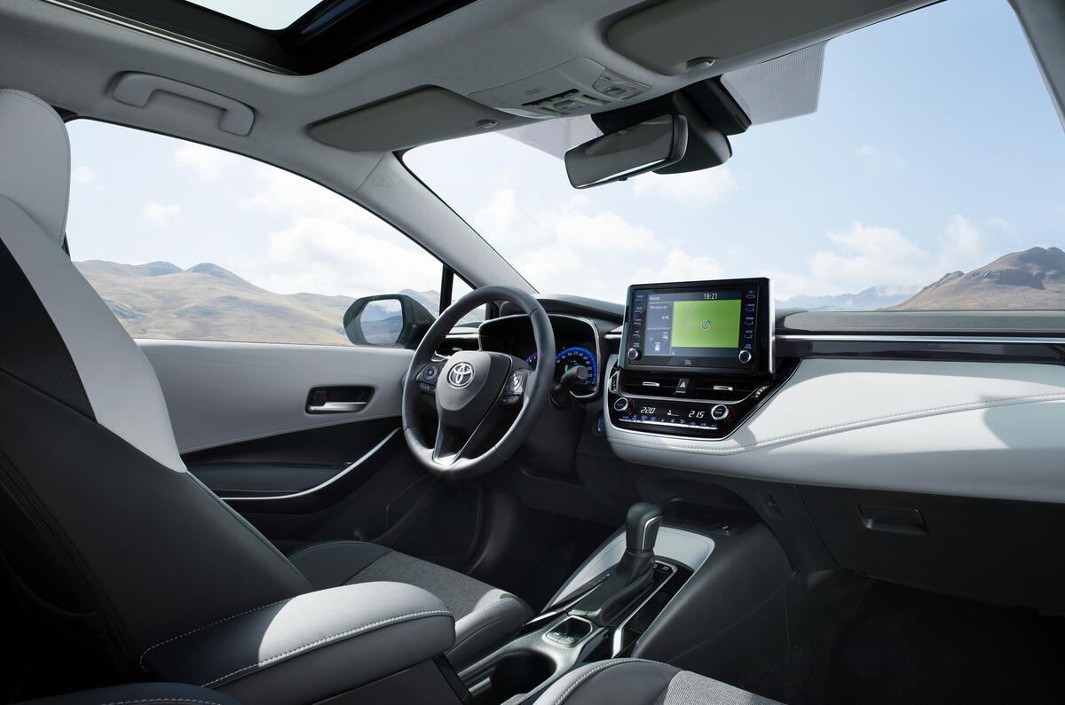 Toyota Corolla Touring Sports interior