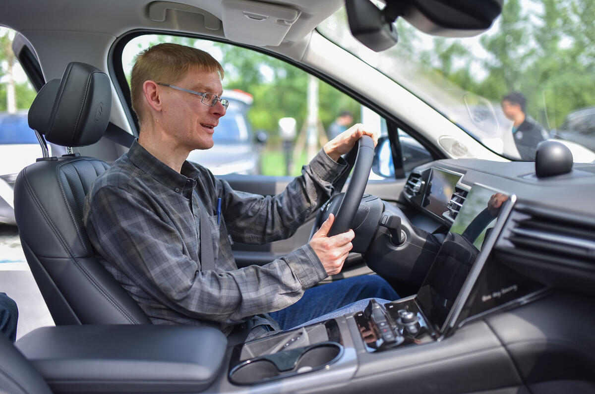 Nio ES8 driving