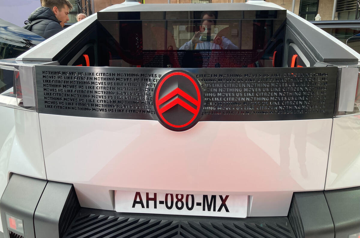 Ctiroen Oli rear details