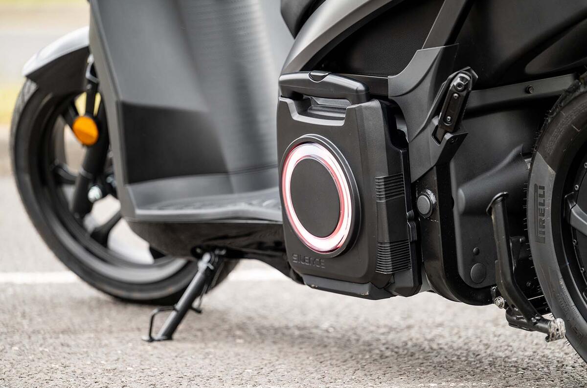 How to do a motorbike CBT on a Seat Mo electric scooter Autocar