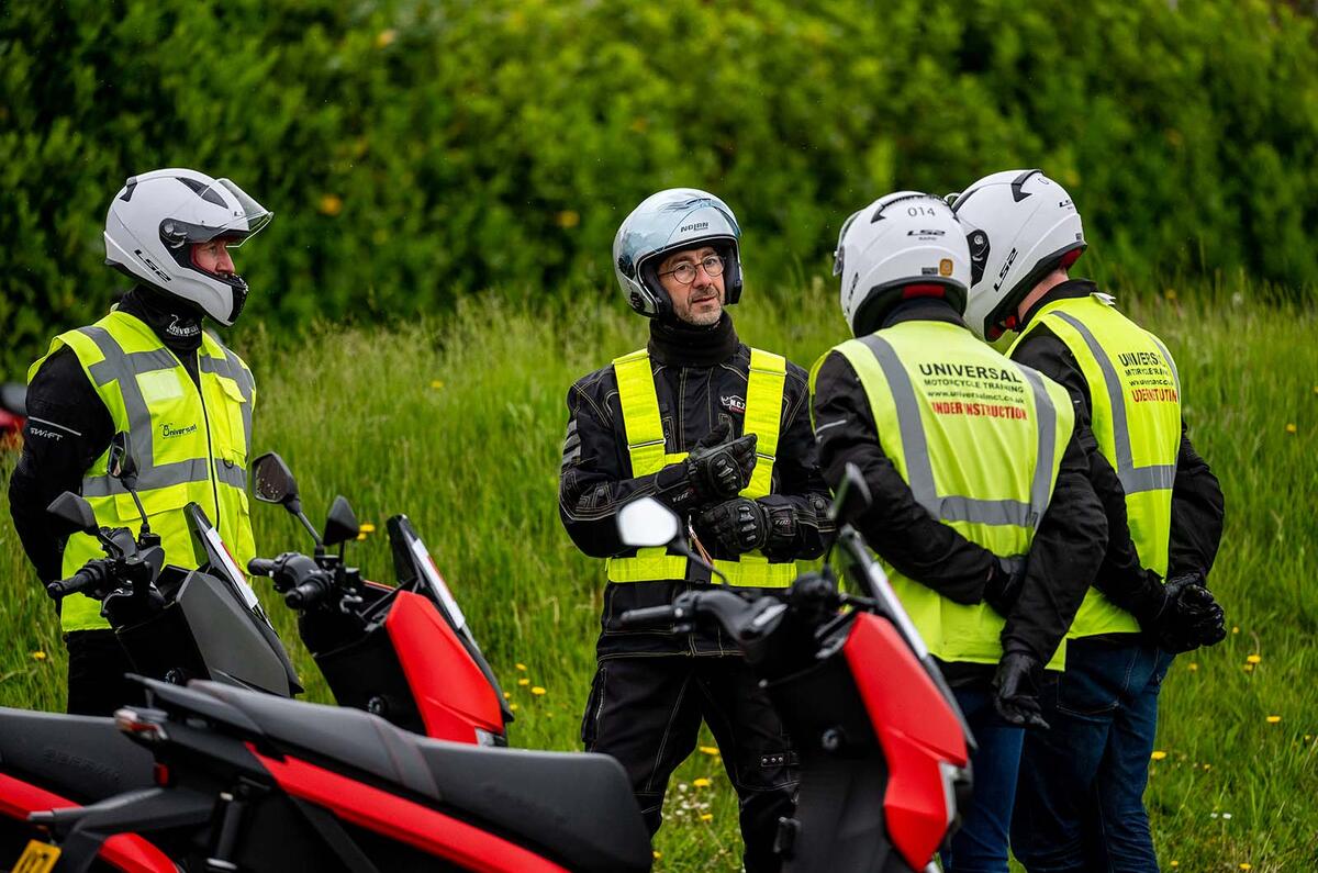 How to do a motorbike CBT on a Seat Mo electric scooter Autocar