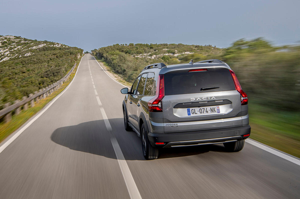 dacia jogger : revue 2023 03 travelling arrière