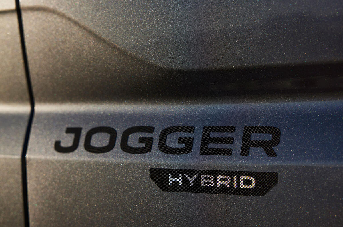 dacia jogger review 2023 10 badge