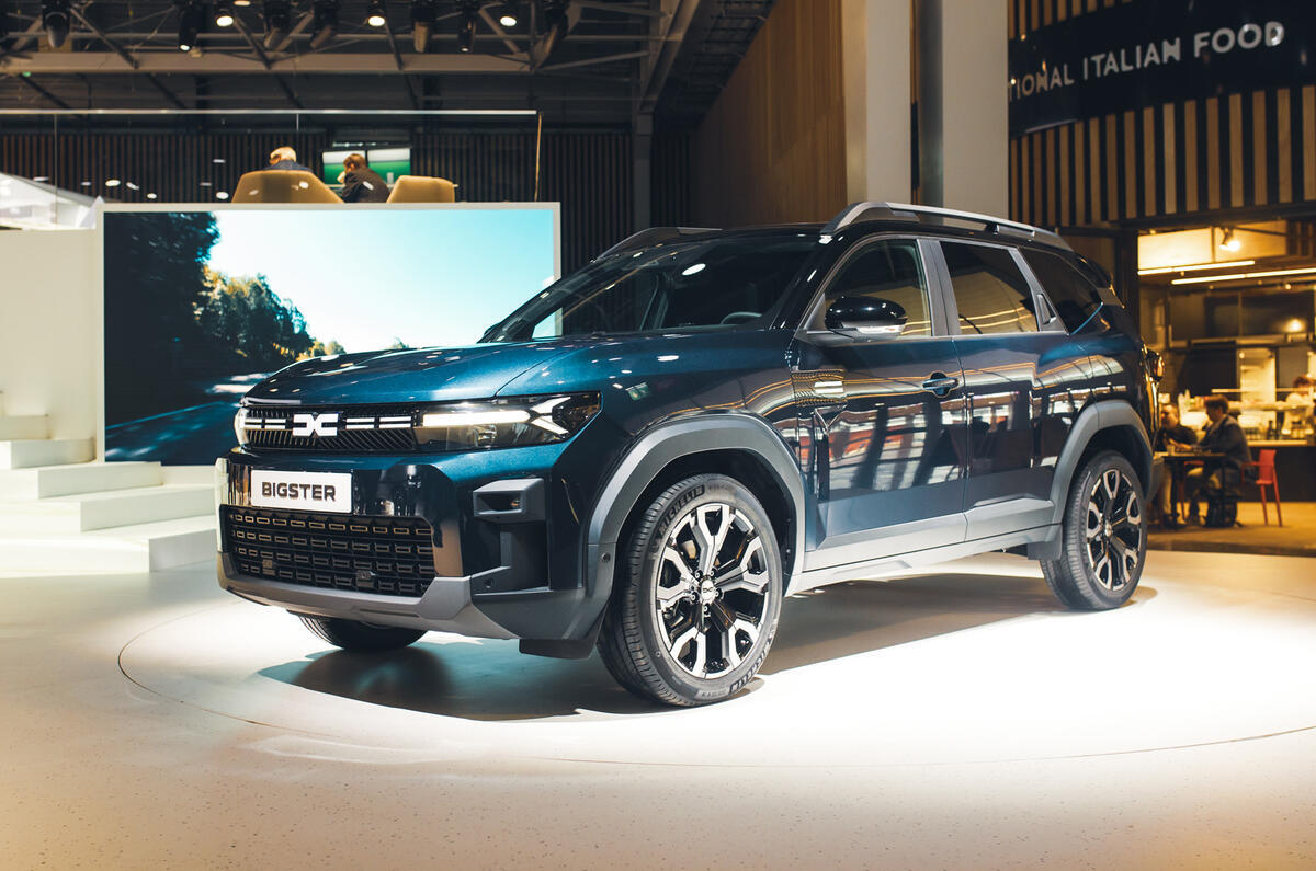 dacia bigster front   paris motor show